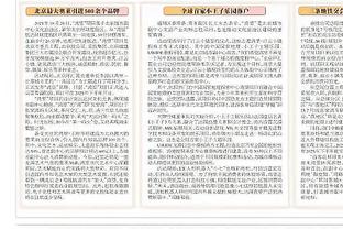 国门刘殿座社媒晒照，手放耳后摆出“倾听”造型